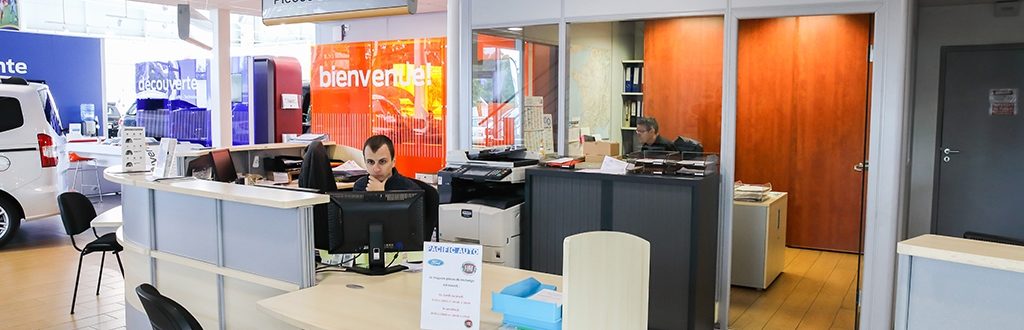 L’atelier dispose des pièces d’origine des véhicules Ford, Fiat et Suzuki pour les réparations et l’entretien