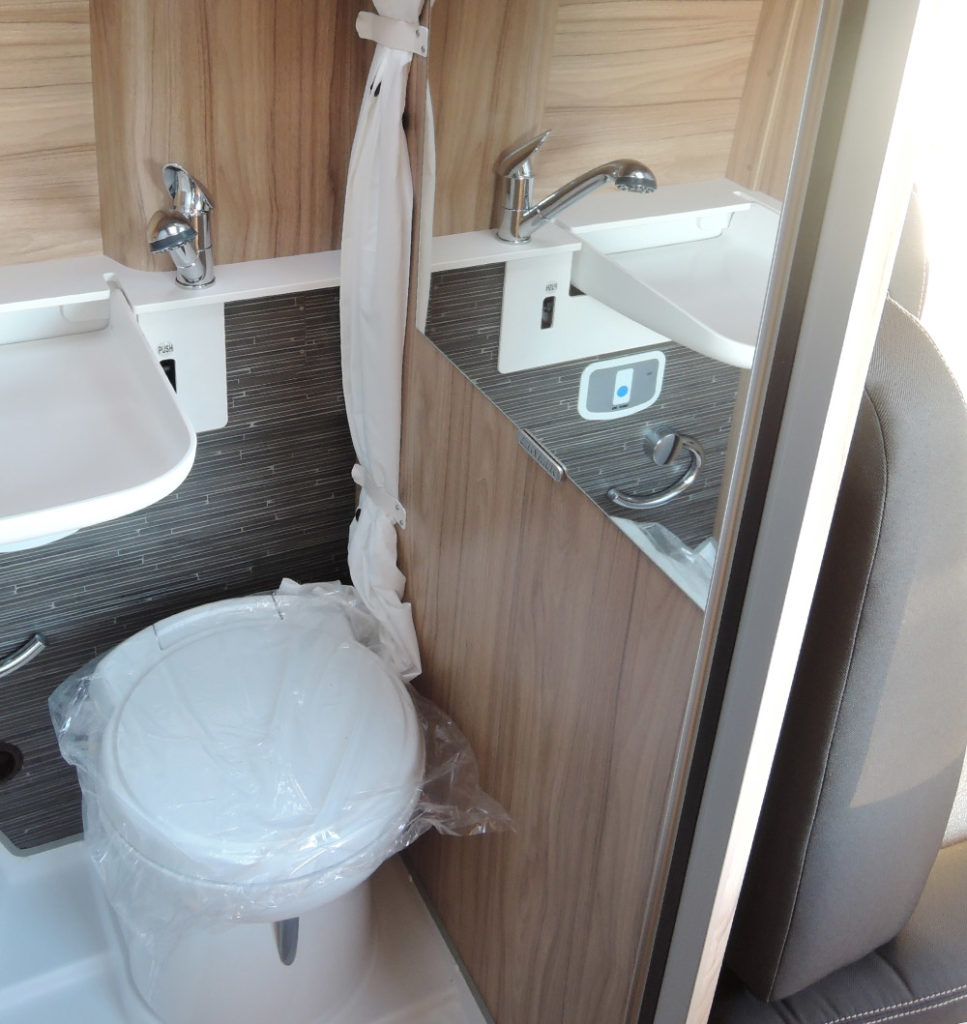 Location Camping Car Morlaix Grand Canyon Toilettes